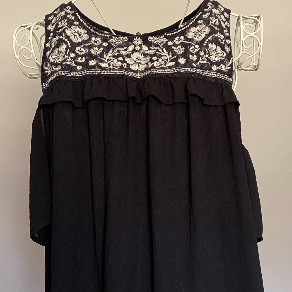TORRID Women's Top Cold Shoulder Embroidered Black, Size 0